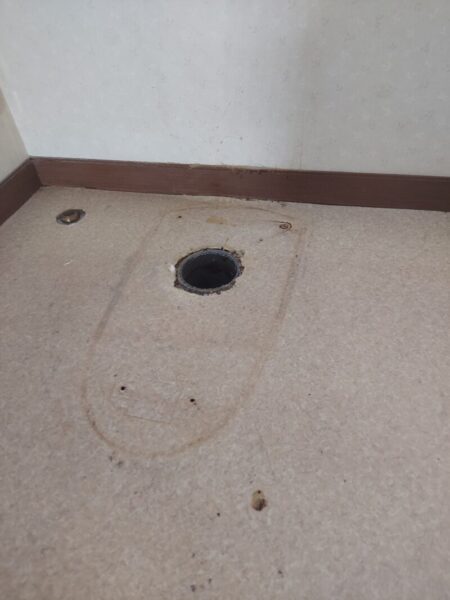 便器を取り外し後、排水口