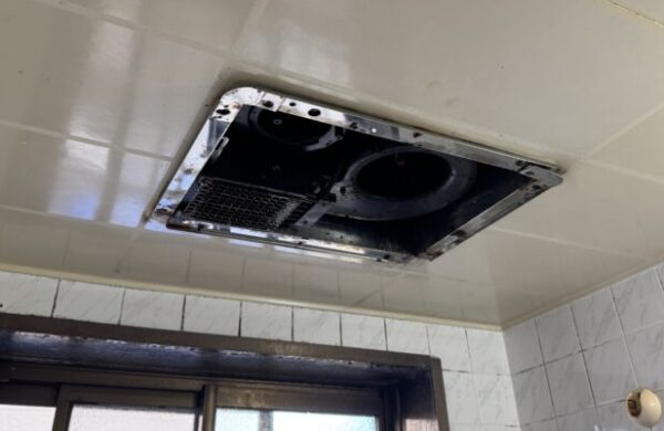 風呂換気扇施工前