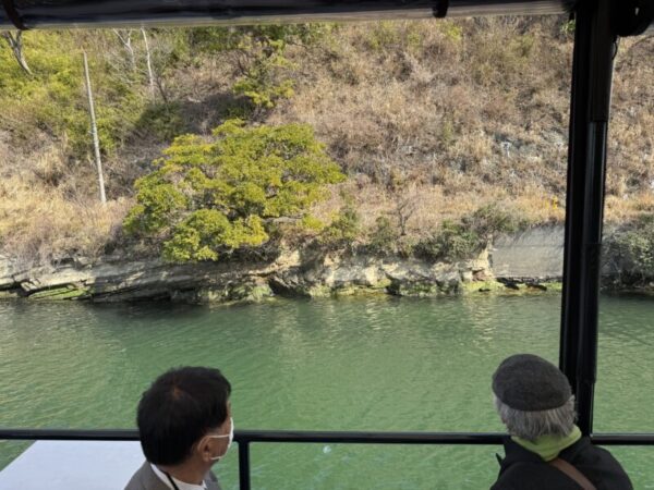 新井掘割水路通過中